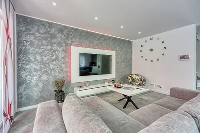 Peaceful Blooming Villa with Pool - Four Bedr...