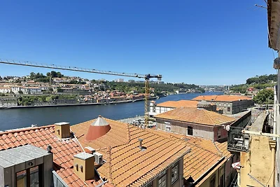 Charming 2-Bedroom Apartment in Porto