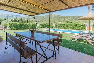 Villa in Pollença mit Bergblick