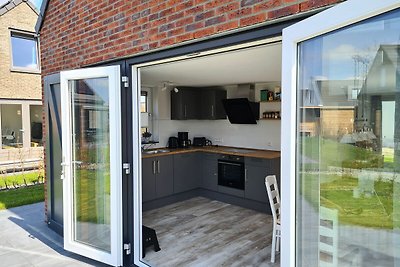 Modernes Ferienhaus mit schöner Terrasse in e...