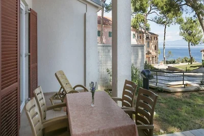 Appartement Punta in Veli Losinj mit Pool
