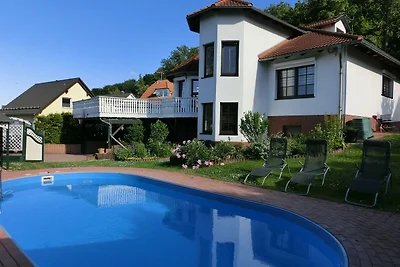 Gruppenunterkunft mit Pool in Ballenstedt