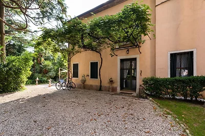 Moderna casa vacanze a Romano con giardino