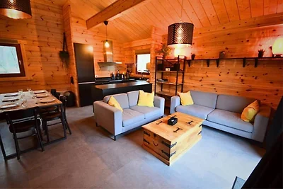 Ardennenchalet mit Balkon und Sauna