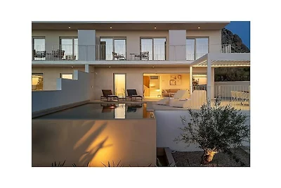 Ferienhaus in Podgora mit Schwimmbecken