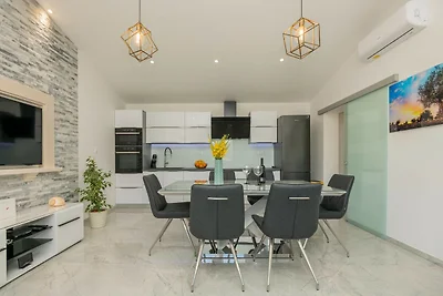 Ruhige Landvilla in Naklice