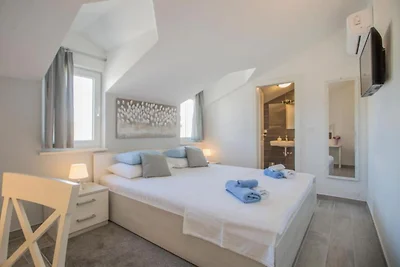 Adriatic Pearl - FourBedroom Villa with heate...
