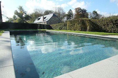 Accogliente casa vacanze con piscina a Gesves