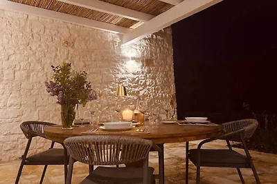 Villa in jahrhundertealtem Olivenhain