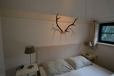 Lussuoso cottage con tetto in paglia tra le d...