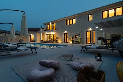 Villa in Kringa mit Schwimmbecken