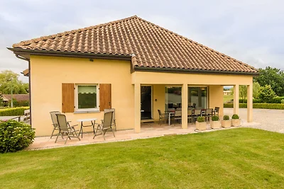 Moderna casa vacanze con piscina