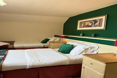 Belvilla Russel Court Hotel | Standard Triple
