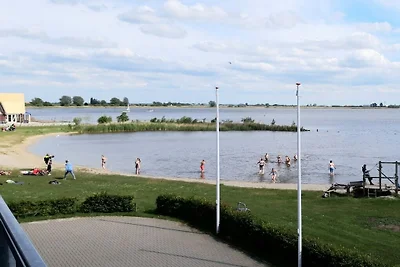 Ferienhaus in Heeg mit Schwimmbecken