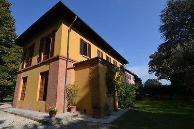 Elegante  casa vacanze a Faenza con giardino