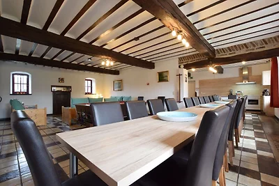 Piacevole casa vacanze con barbeque a Hotton