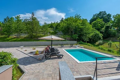 Vakantiehuis in Pićan met zwembad