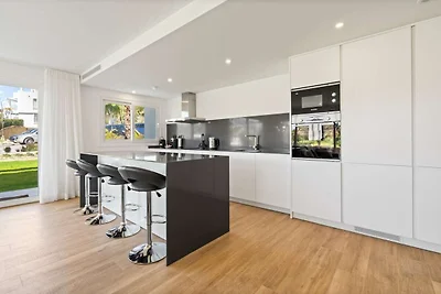 Chic 3-Bed Apartment ALCAZABA LAGOON (2107)