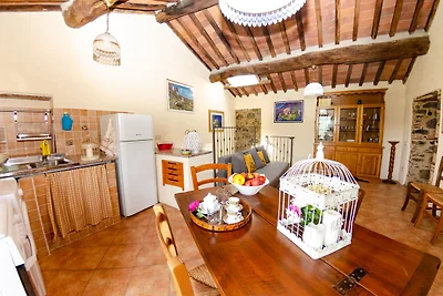 Prächtiges Cottage mit Pool in San Marcello...