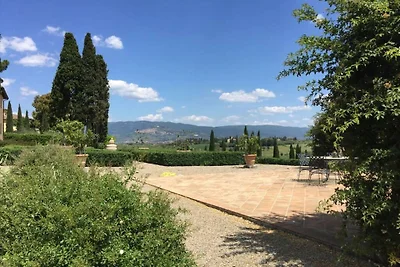 Invitante villa con giardino privato...