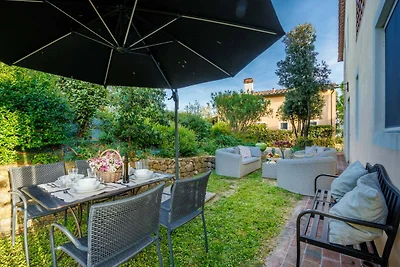 Bauernhaus in Lucca mit Weingut und Pool
