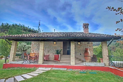 Geräumiges Ferienhaus in Cagli mit Pool