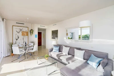 Modern 2-Bedroom Apartment - Alcazaba Lagoon...