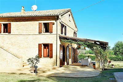 Elegante Villa mit Jacuzzi in Montecosaro...