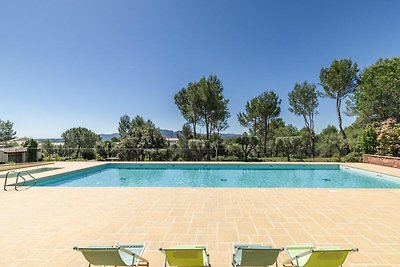 Holiday flats at Domaine de Saint-Endréol wit...