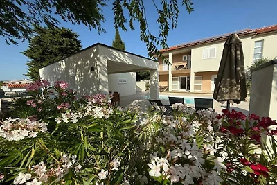 Dom wakacyjny w Murterze z basenem