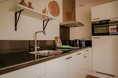 Modern toevluchtsoord aan het water