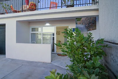 Studio Apartment with Terrace Leona