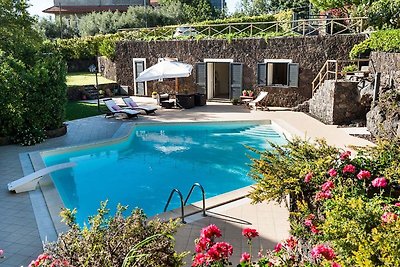 Lussuosa villa a Ragalna con piscina privata