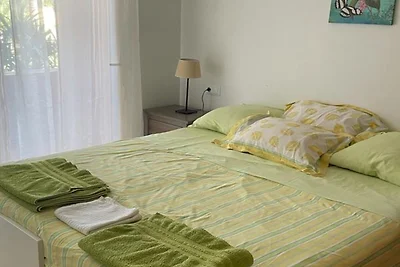 Modernes Apartment im Golfresort mit Pool