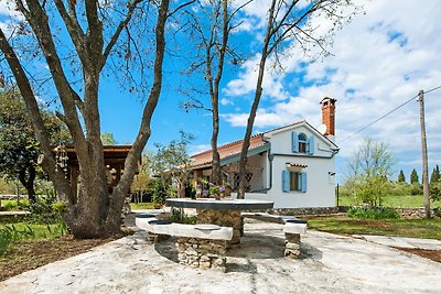 Ferienhaus auf dem Land mit Terrasse und Gart...