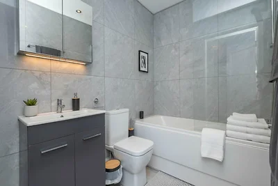 Appartamento londinese con ingresso...