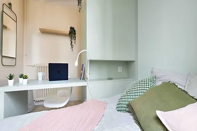 Camera accogliente in un accogliente appartam...