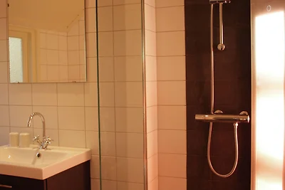 Romantico bungalow con lavastoviglie, immerso...