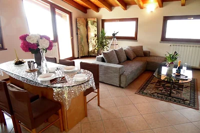 Apartment in Villa mit Pool- und Seeblick