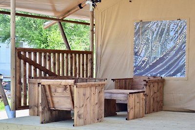 Fraaie tent met keuken en douche bij zee en...