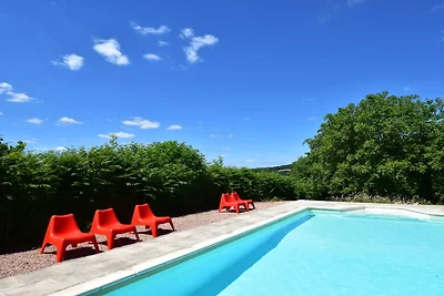 Geräumiges Ferienhaus mit Pool