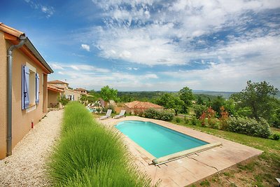 Zonnig chalet in Les Gets met jacuzzi