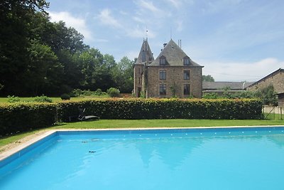 Luxuriöses Schloss mit Pool und Sauna in den...