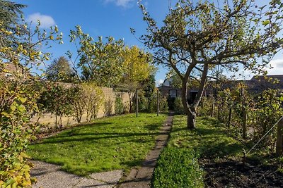 Geräumiges Ferienhaus in Groede mit Garten