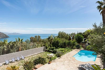 Faro's Sun Beach Villa in Almuñecar