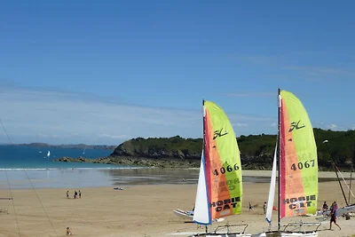 Holiday flat near the beach on the Emerald...