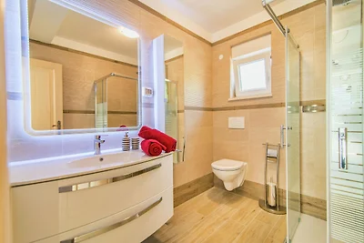 Moderne villa in Novigrad met privézwembad