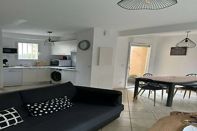 Huis aan het strand met zwembad
