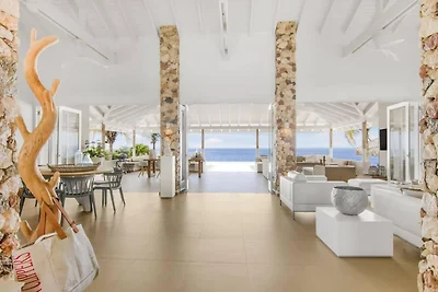 Pool und Whirlpool in einer Villa auf Coral...