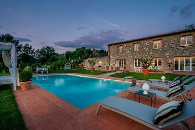 Villa a Lucca con piscina e vista
